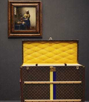 Melkmeisje van Vermeer op reis met Louis Vuitton